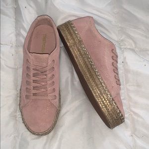Super cute glitter pink kicks